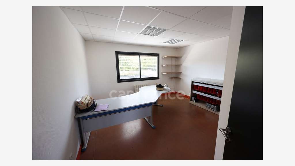 Local 250m² avec grande visibilité ZAC Poitiers