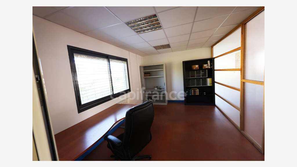 Local 250m² avec grande visibilité ZAC Poitiers