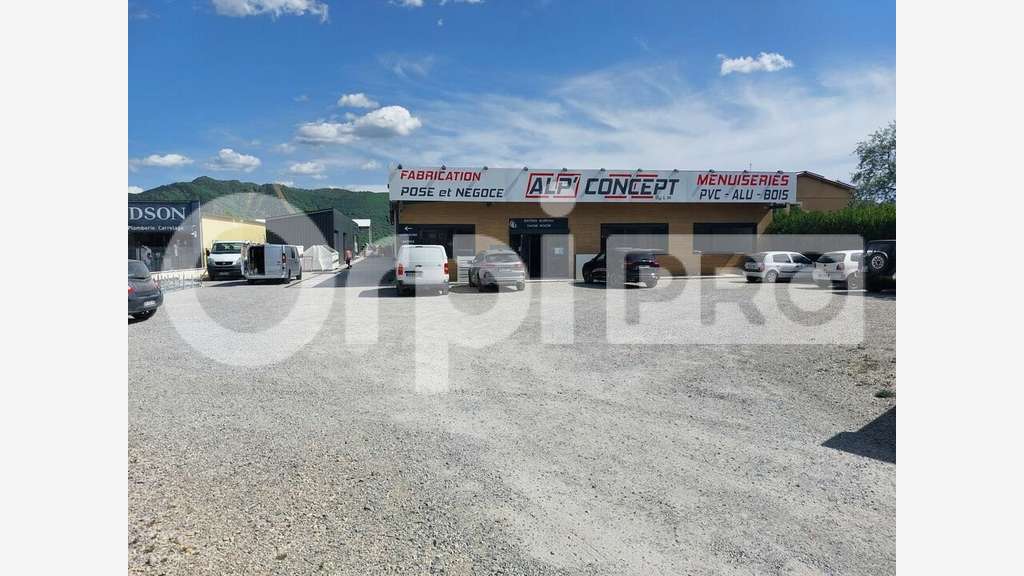 Location local industriel 1400m² à Château-Arnoux