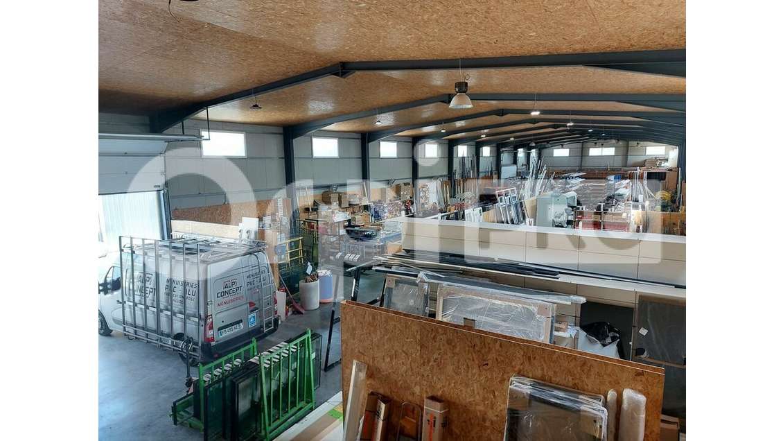 Location local industriel 1400m² à Château-Arnoux