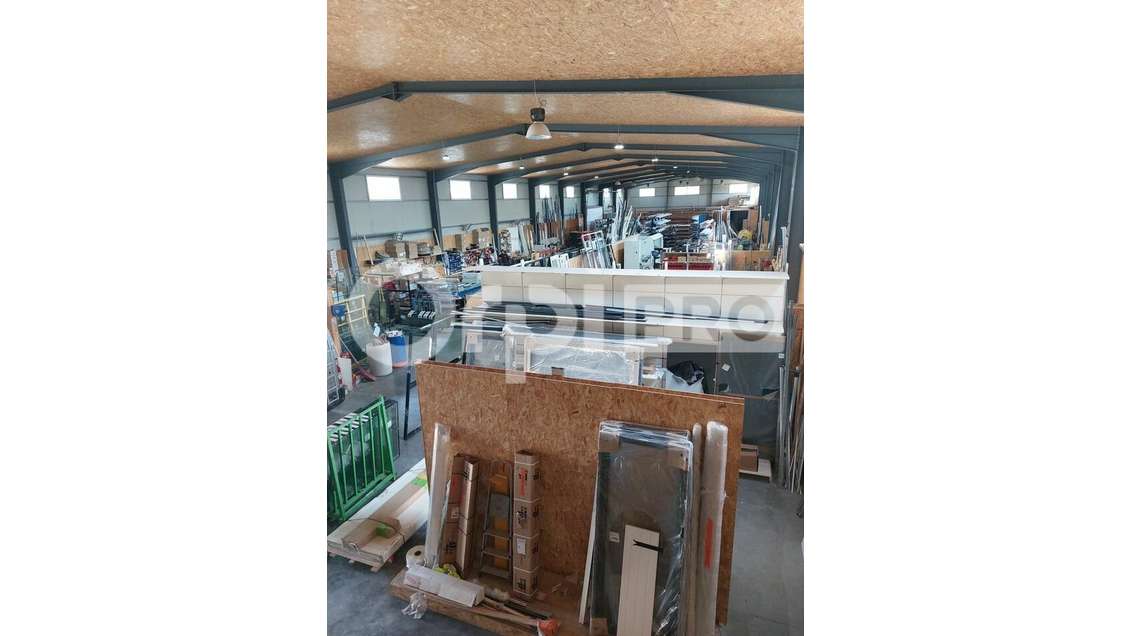 CHATEAU ARNOUX SAINT AUBAN - LOCAL COMMERCIAL à 