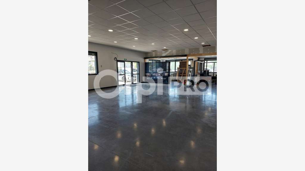 Location local industriel 1400m² à Château-Arnoux