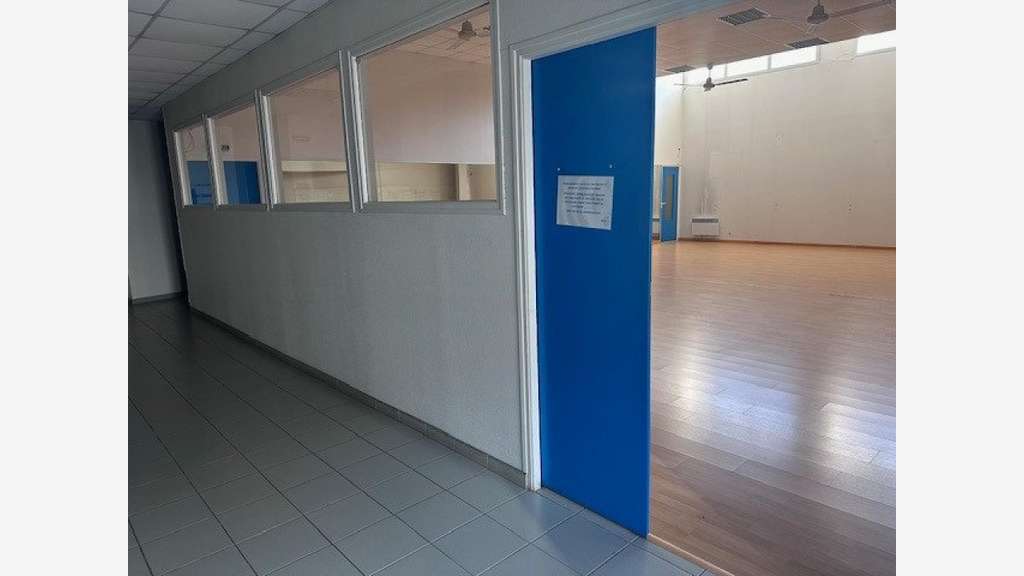 A louer local commercial 429m² à Château-Gontier