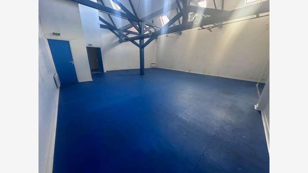 A louer local commercial 429m² à Château-Gontier