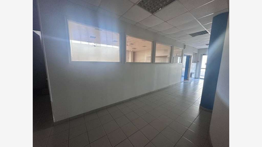 A louer local commercial 429m² à Château-Gontier