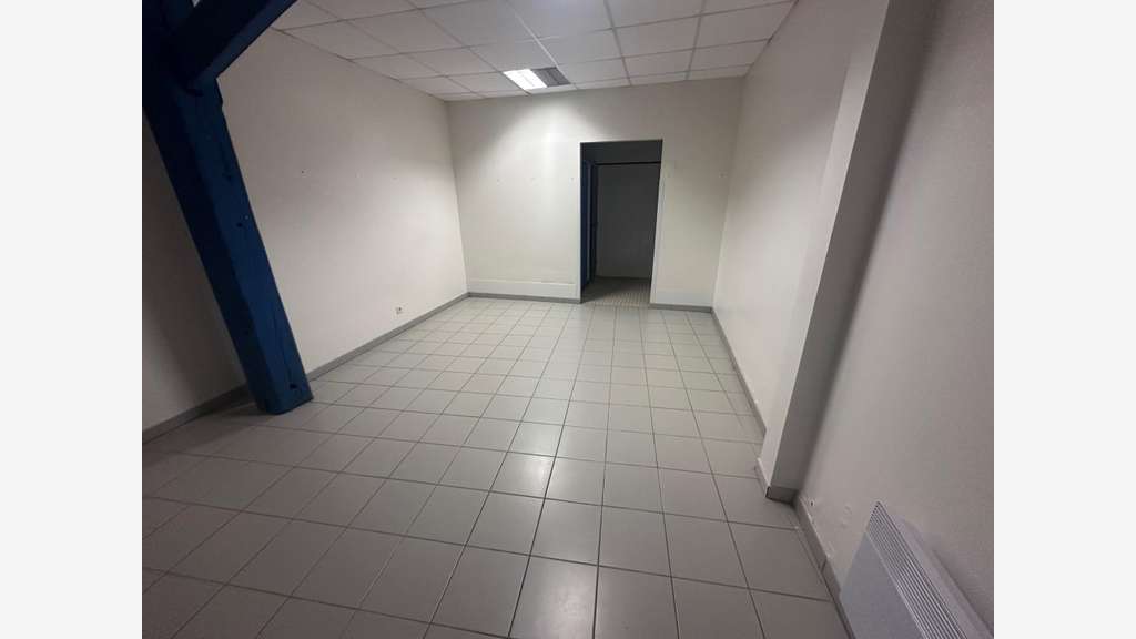 A louer local de 150m² à Château-Gontier centre