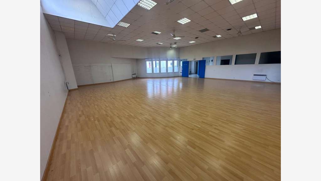 A louer local de 150m² à Château-Gontier centre