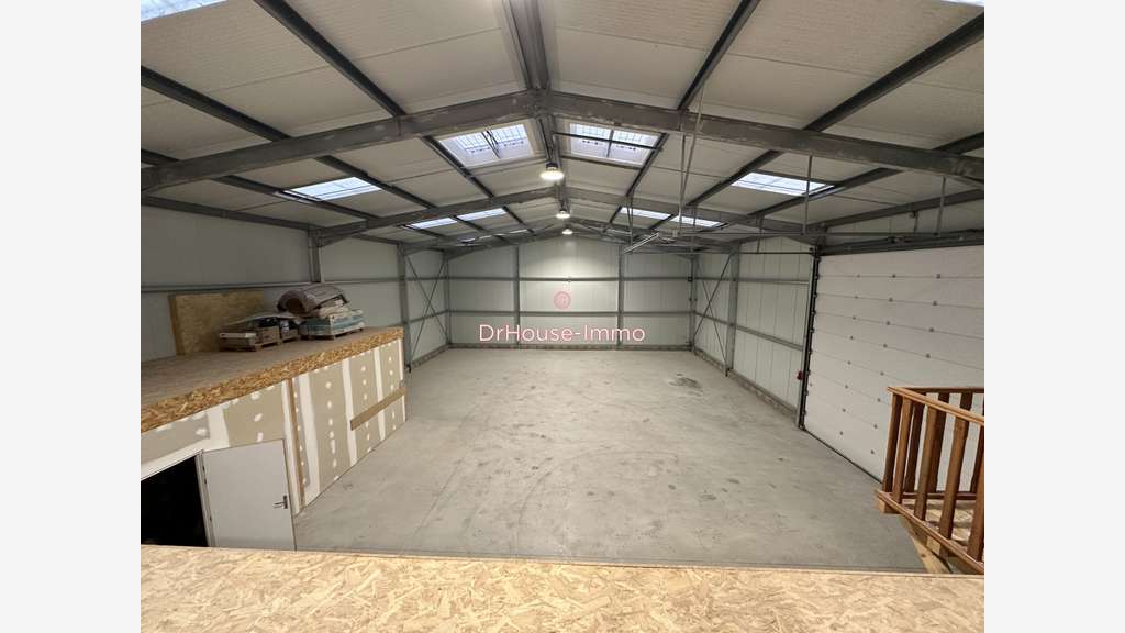 A louer hangar avec bureaux à Château-Landon