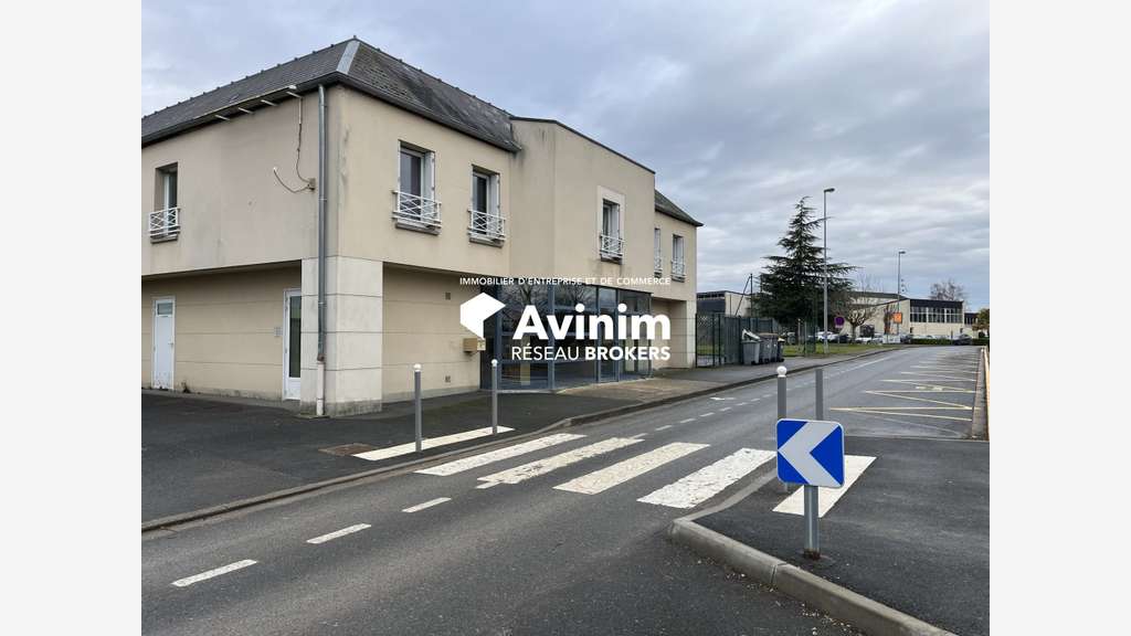 A louer local commercial 300m² à Château-Landon