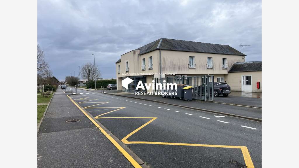 A louer local commercial 300m² à Château-Landon