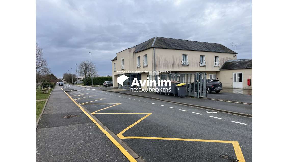 A louer local commercial 300m² à Château-Landon