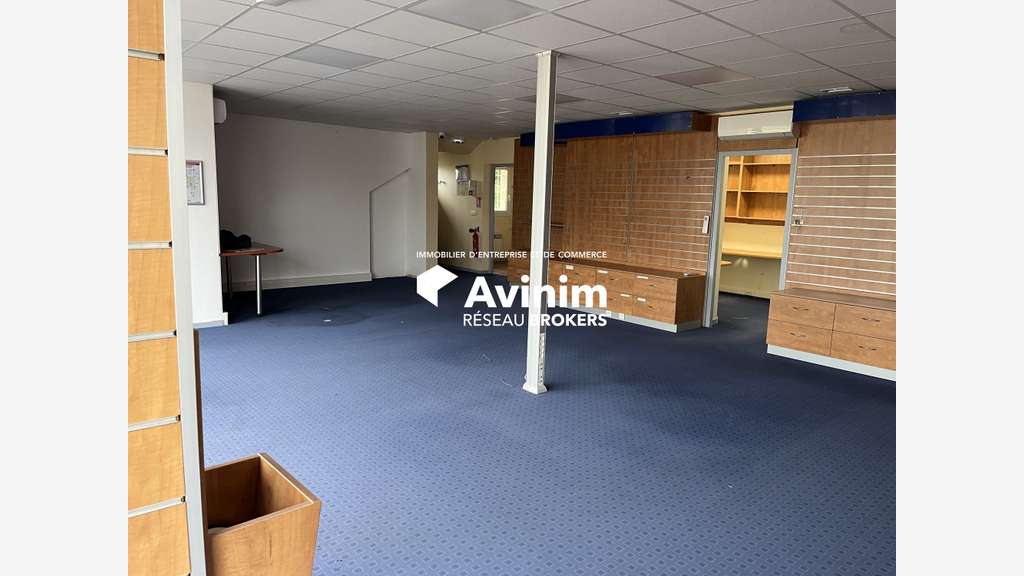 A louer local commercial 300m² à Château-Landon