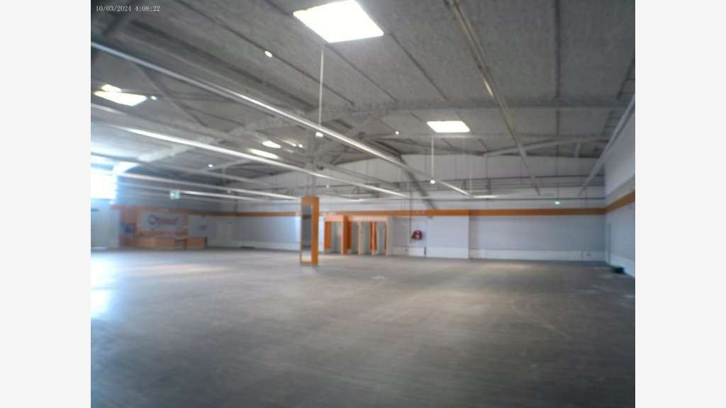 CHATEAUBERNARD Local Commercial A LOUER