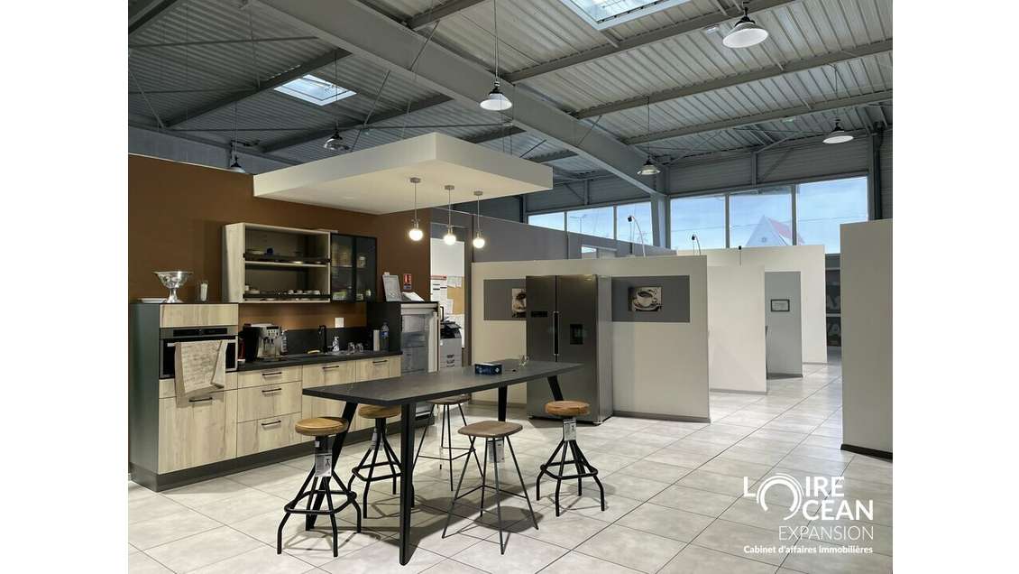 A louer local commercial 600m² en zc Châteaubriant