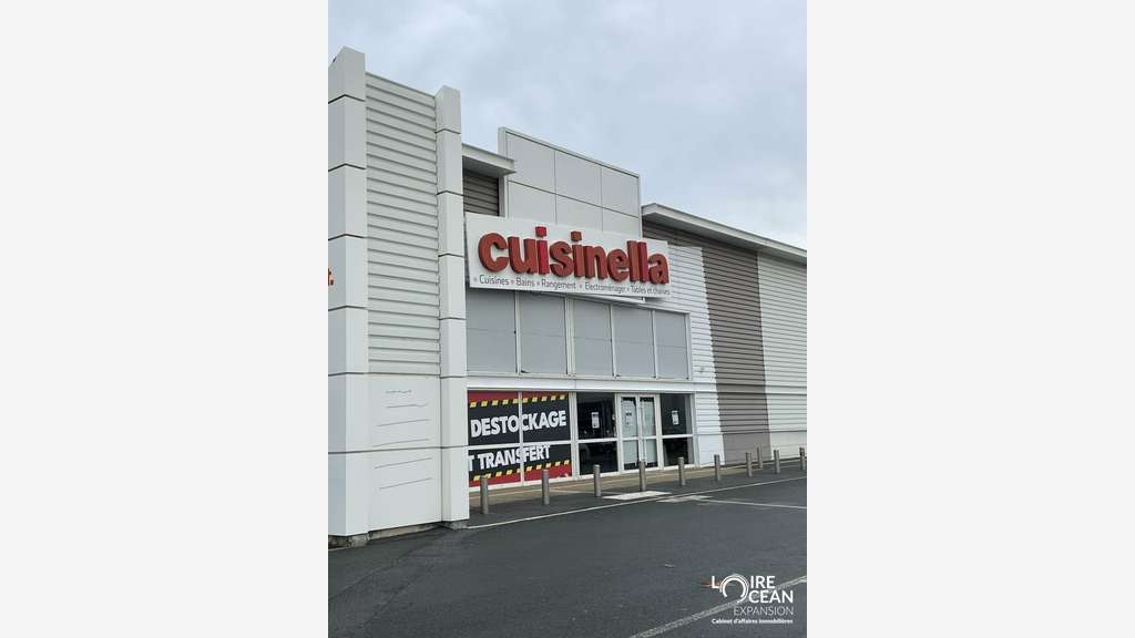 A louer local commercial 600m² en zc Châteaubriant