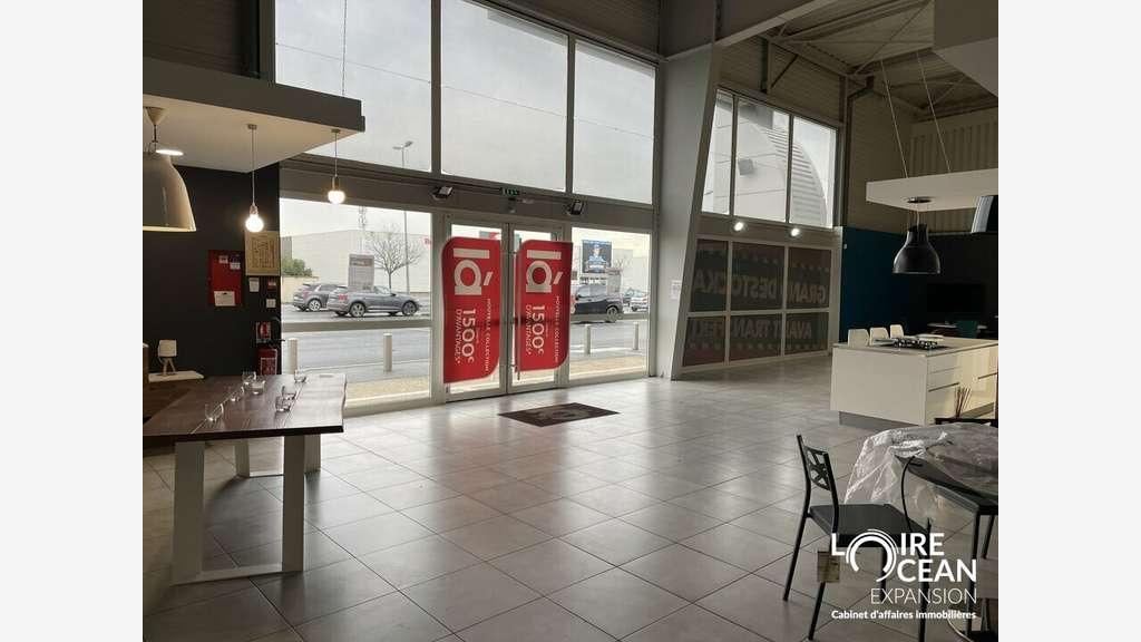 A louer local commercial 600m² en zc Châteaubriant