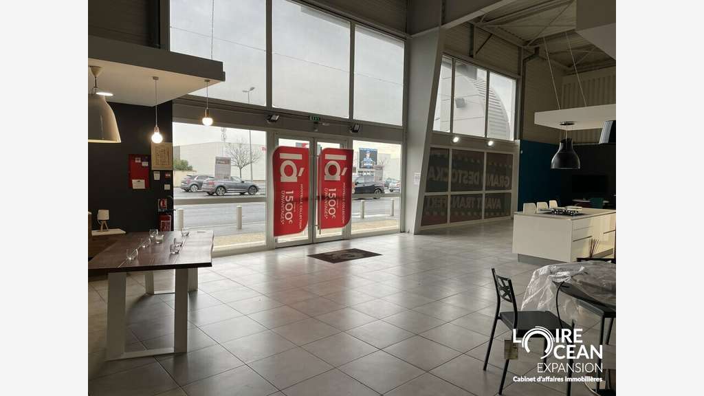 Local commercial 1100m² à louer zc Châteaubriant