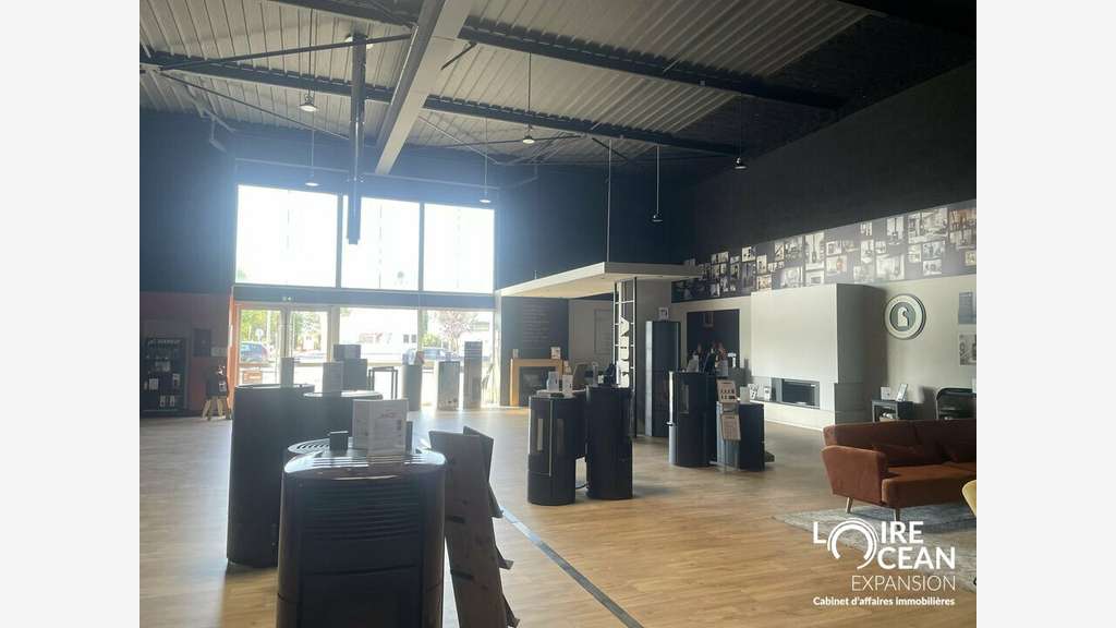 Local commercial 1100m² à louer zc Châteaubriant