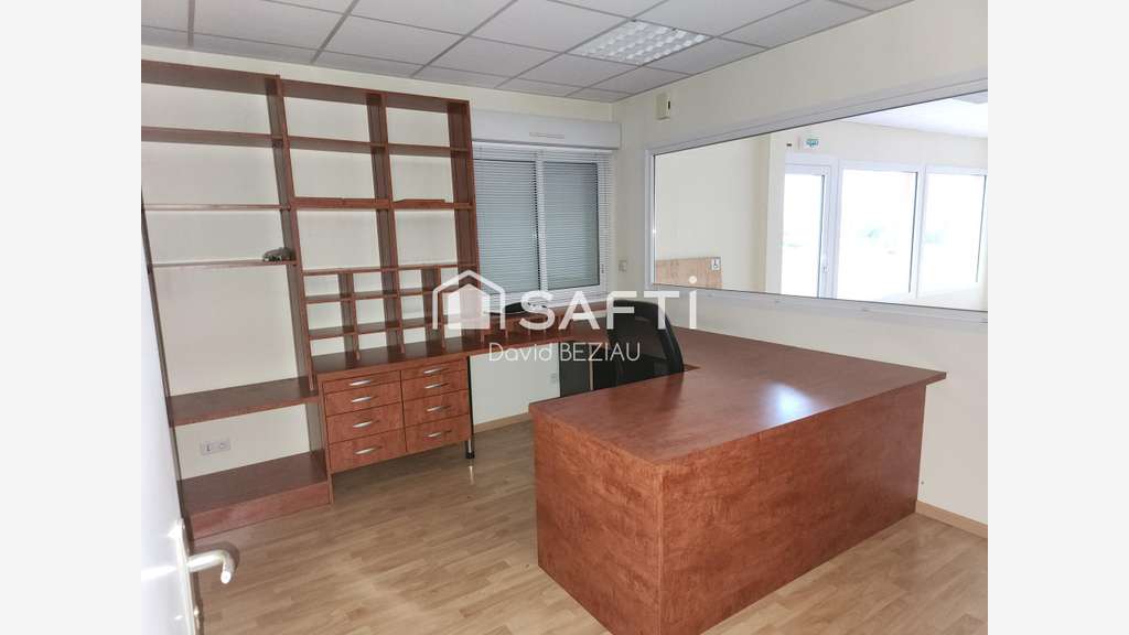 Location local de 274m² Châteaubriant empl strat.