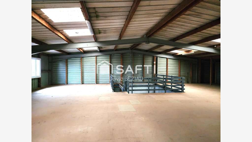 Location local de 274m² Châteaubriant empl strat.