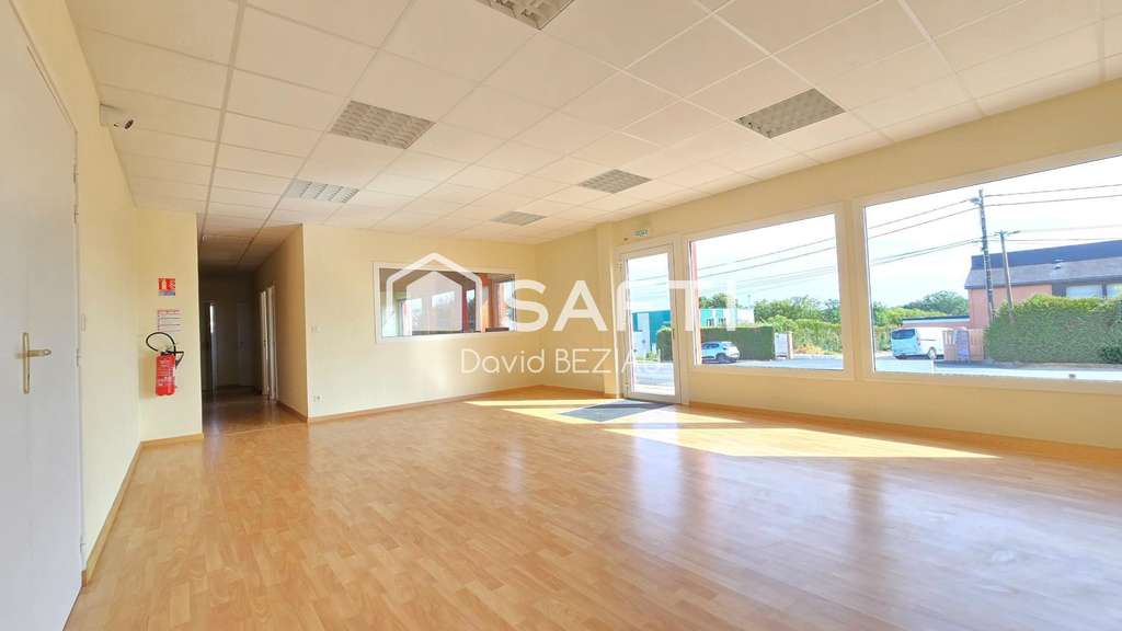 Location local de 274m² Châteaubriant empl strat.