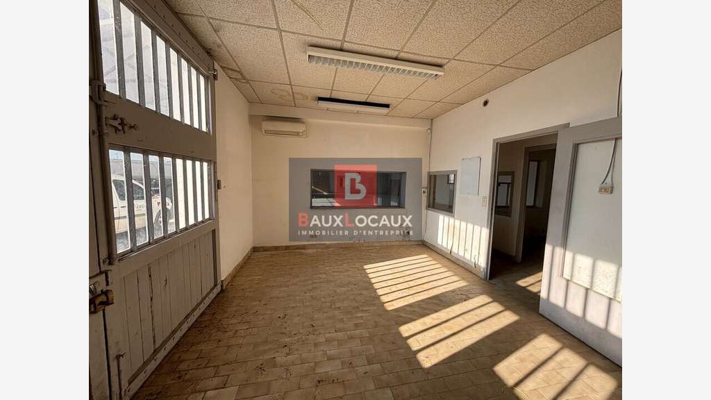 Local commercial de 400m² à louer à Châteaurenard