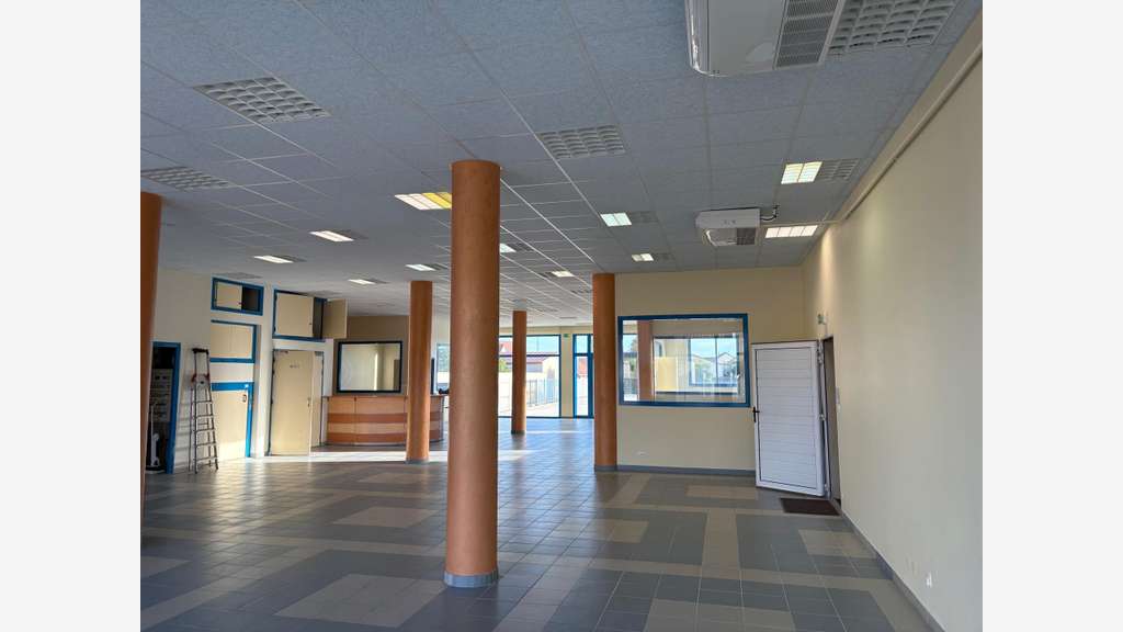 Local commercial et bureaux en parfait etat