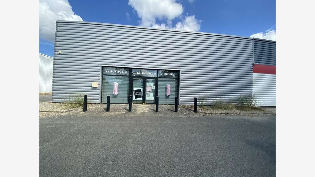 Location local commercial 411m² à Châtellerault