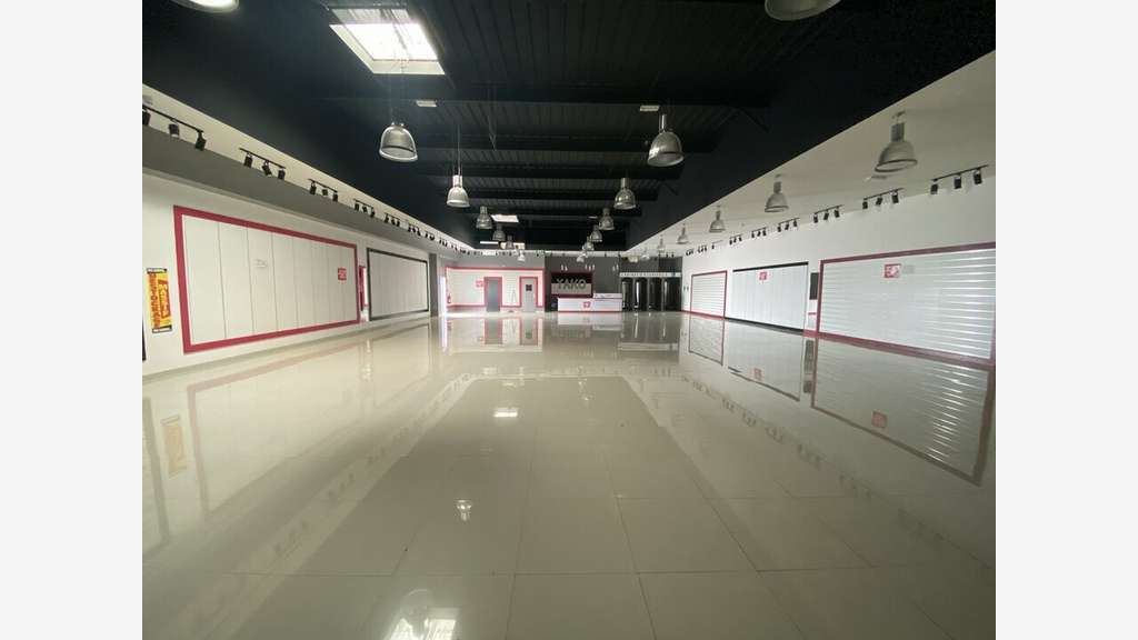 Location local commercial 411m² à Châtellerault