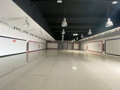 Location local commercial 411m² à Châtellerault