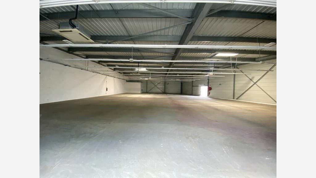 Location local commercial de 600m² à Châtellerault