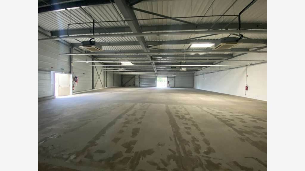 Location local commercial de 600m² à Châtellerault