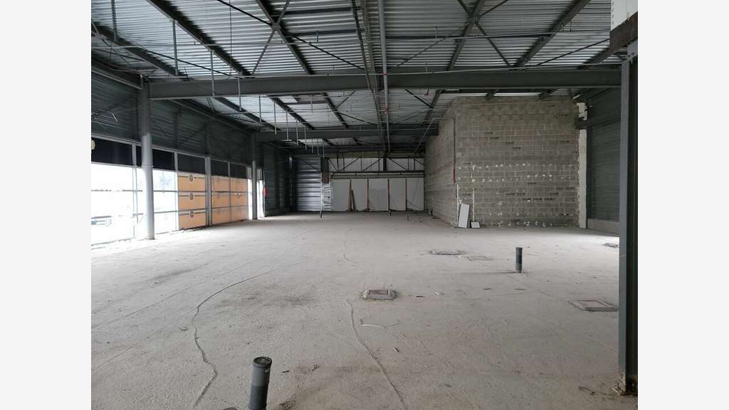Local 652m² à louer galerie comm à Châtellerault