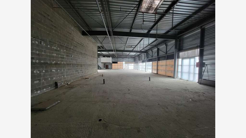 Local 652m² à louer galerie comm à Châtellerault