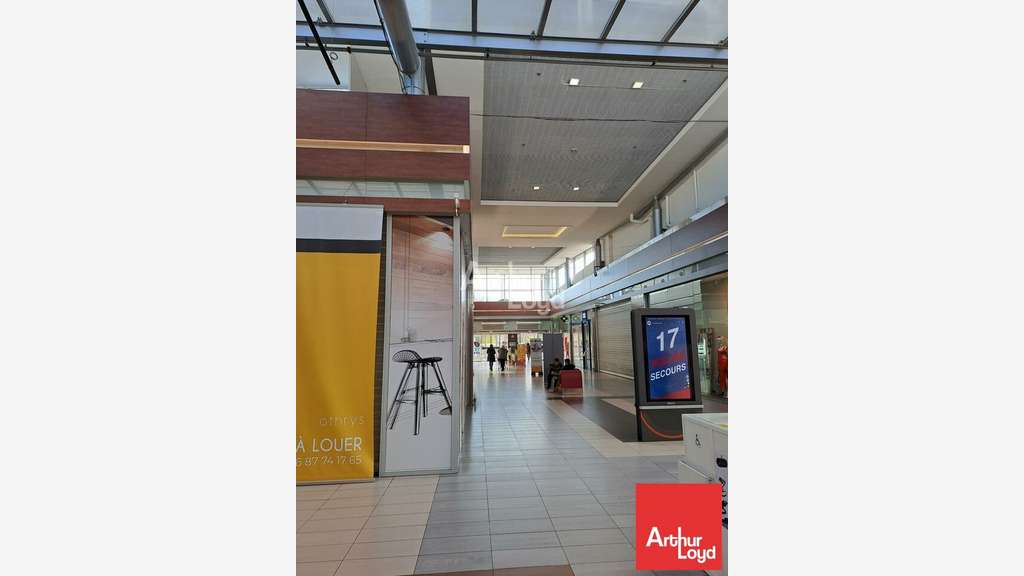 Cellule 125m² à louer en galerie à Châtellerault