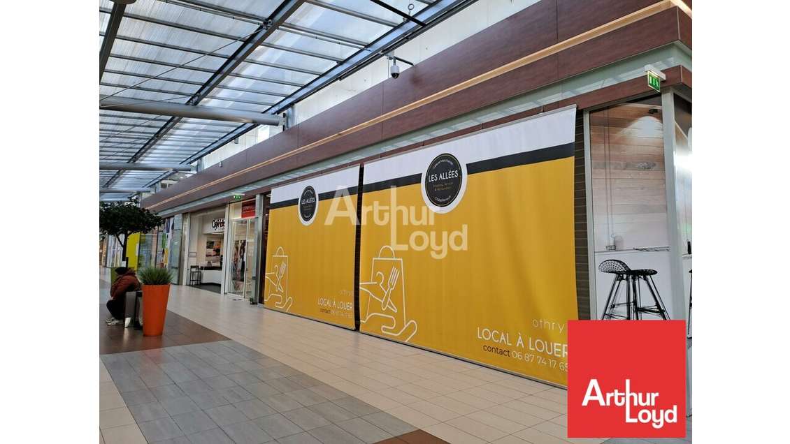 Cellule 125m² à louer en galerie à Châtellerault