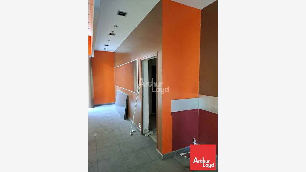 Cellule 125m² à louer en galerie à Châtellerault