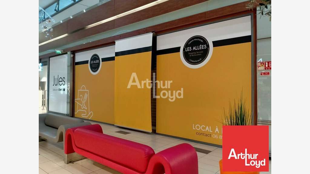 Local 196m² à louer en galerie à Châtellerault