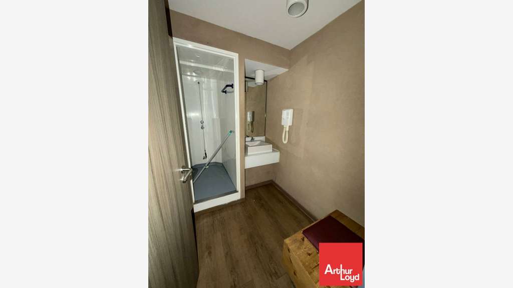 Local commercial 794m² à louer à Châtellerault