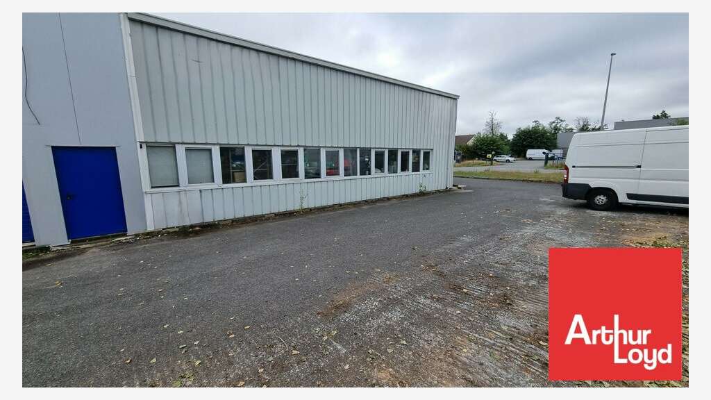 Local commercial 340m² à louer à Châtellerault