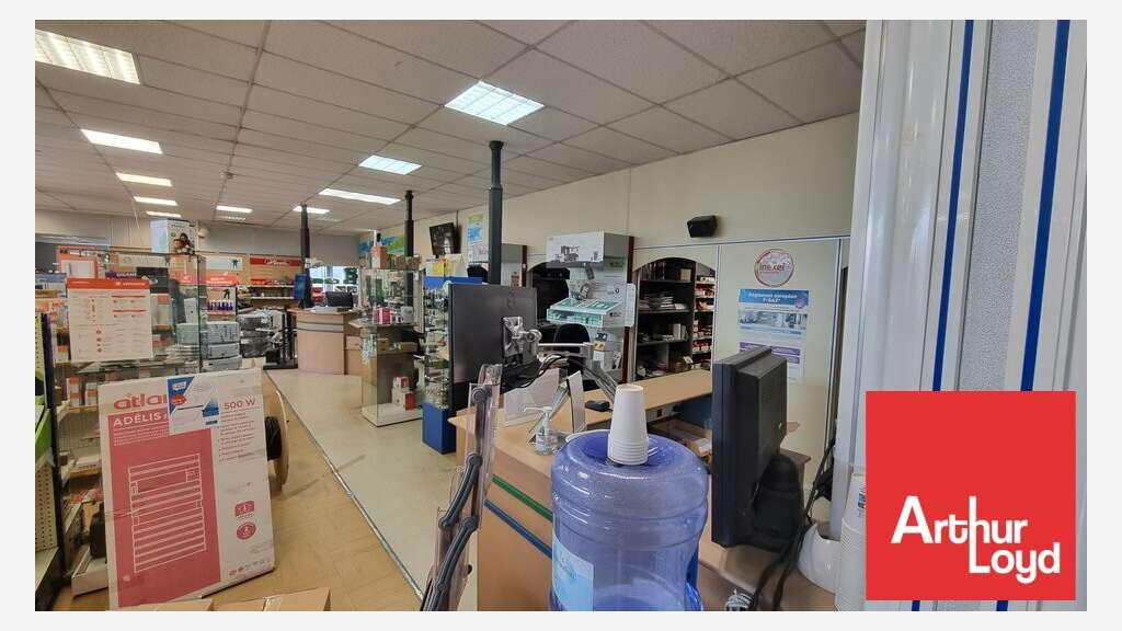 Local commercial 340m² à louer à Châtellerault