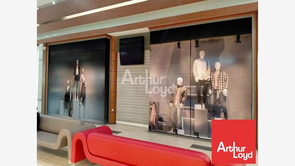 Cellule 196m² à louer en galerie à Châtellerault