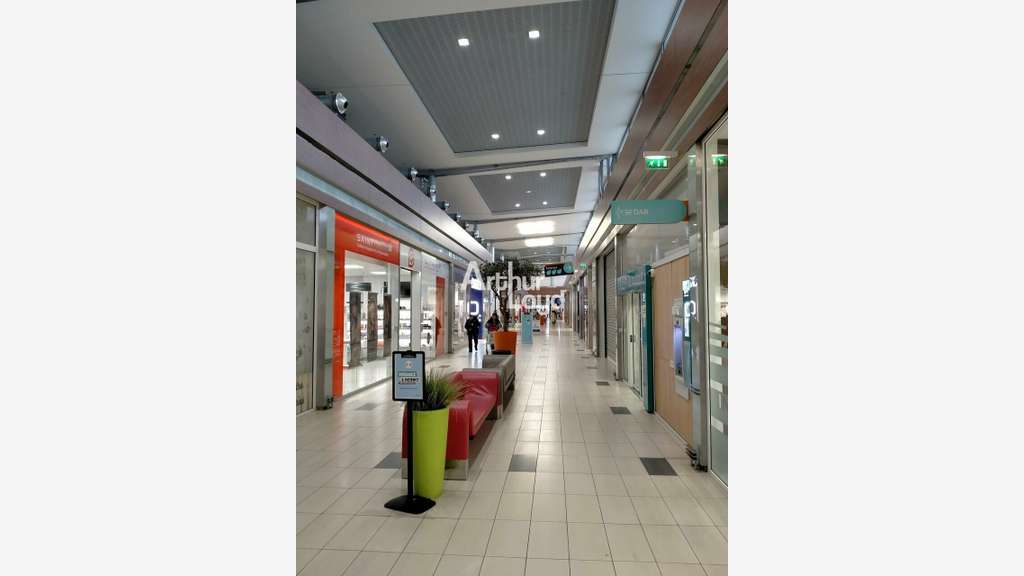 Cellule 206m² à louer en galerie à Châtellerault