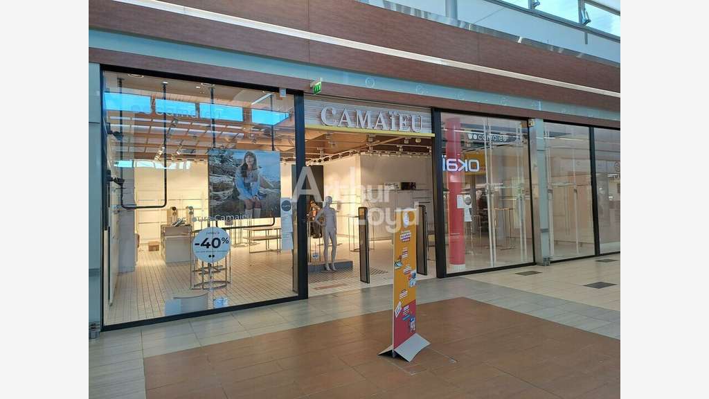Cellule 206m² à louer en galerie à Châtellerault