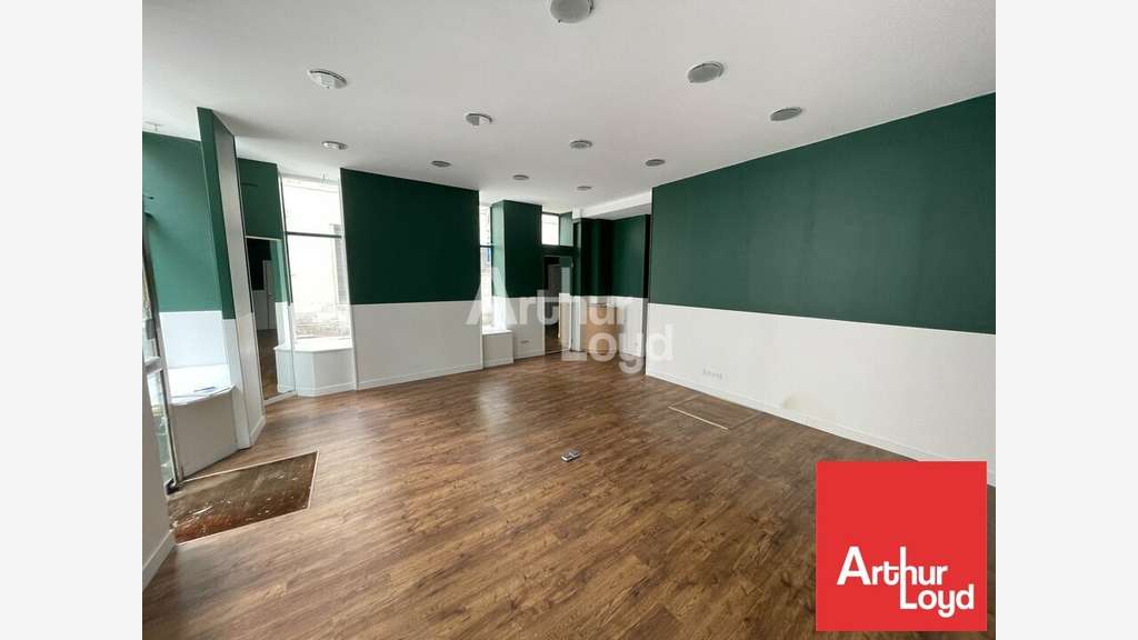 Bureaux 110m² à louer rue passante Châtellerault