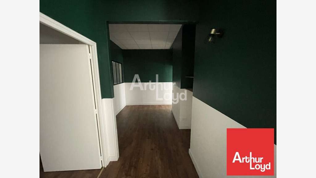Bureaux 110m² à louer rue passante Châtellerault
