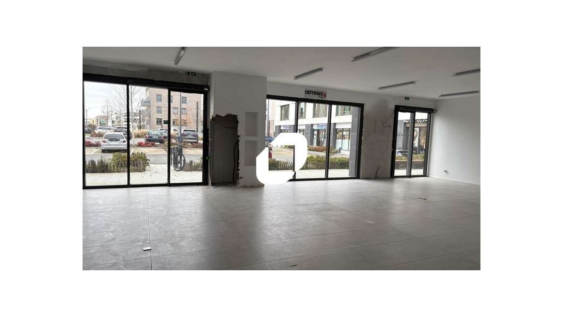 A louer Local commercial 199m² Chatenay malabry