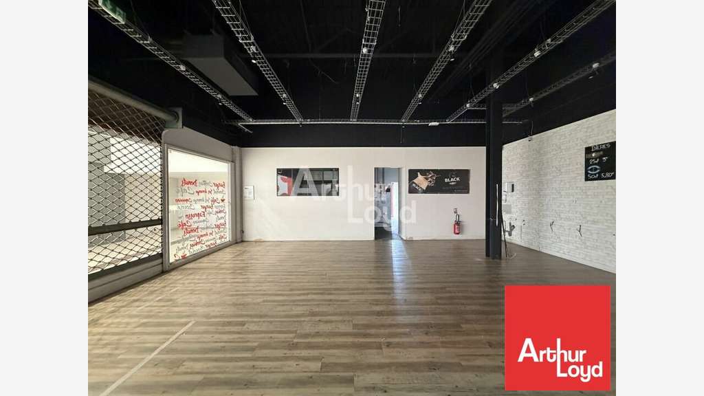 Cellule 109m² à louer à Chauray Mendes France