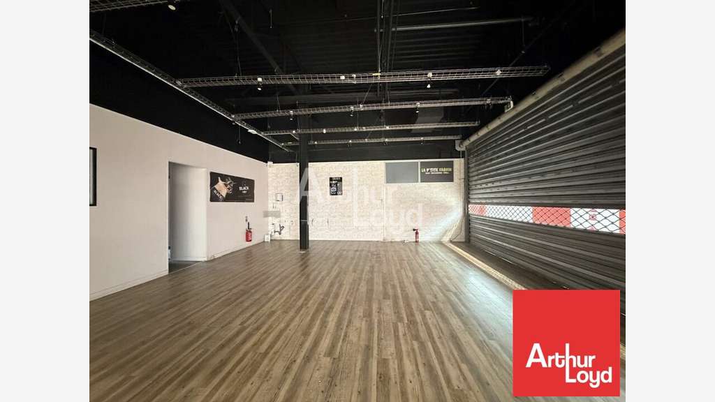 Cellule 109m² à louer à Chauray Mendes France