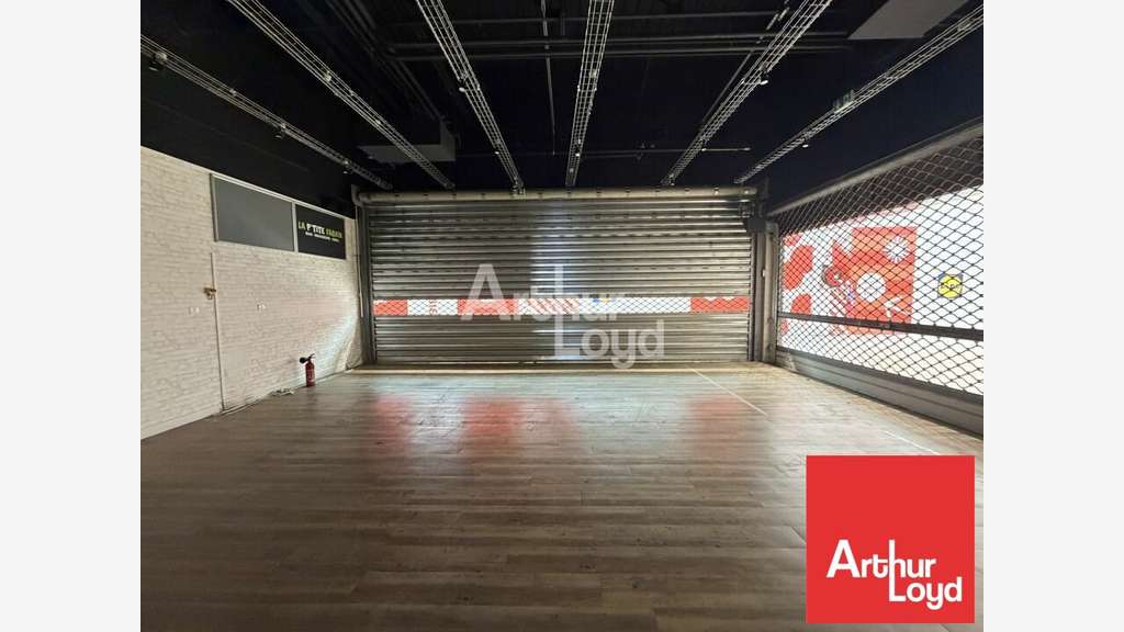 Cellule 109m² à louer à Chauray Mendes France